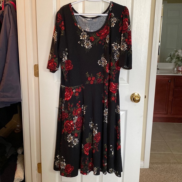 LuLaRoe Dresses & Skirts - EUC Lula roe black dress with flowers
